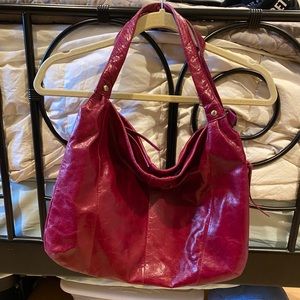 Hobo the Original slouchy shoulder bag. Burgundy.